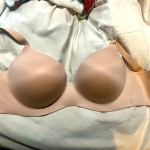 Victoria’s Secret Dream Demi padded bra 36DD. I never wore this one, NWOT.
